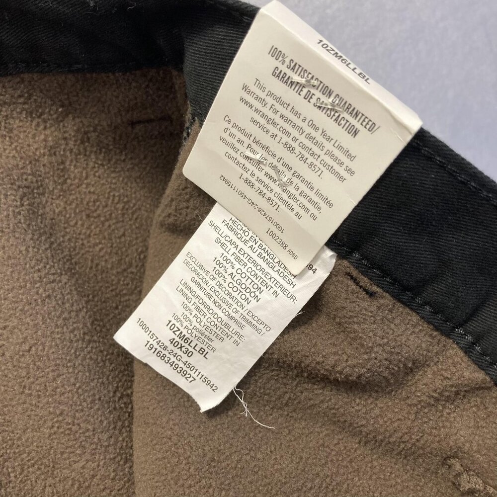 NWT Wrangler Fleece Lined Cargo Pants Mens 40x30 Black Winter Pockets 10ZM6LLBL - Picture 12 of 14